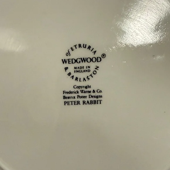 WEDGEWOOD ENGLAND Beatrix Potter Peter Rabbit Dinner Plate VTG - Picture 2 of 2
